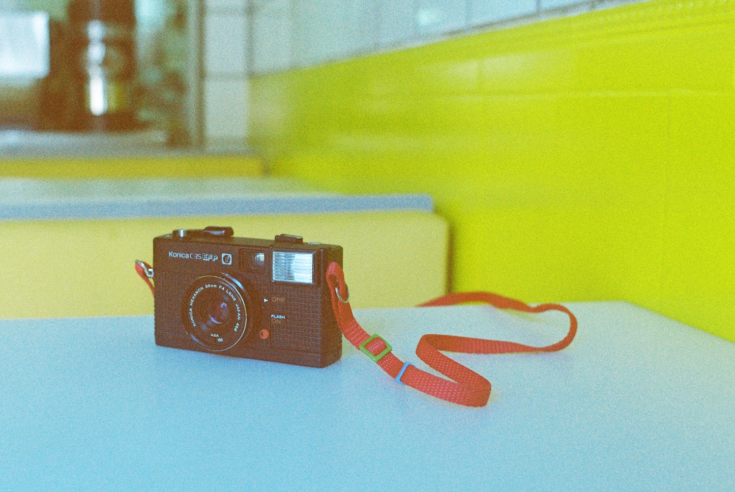 Dubblefilm camera strap in red kilburn